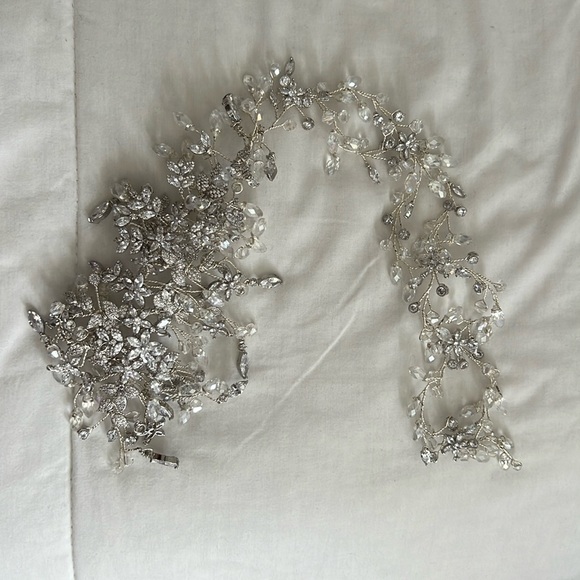 SuReina Bridal Headpiece - Picture 1 of 7